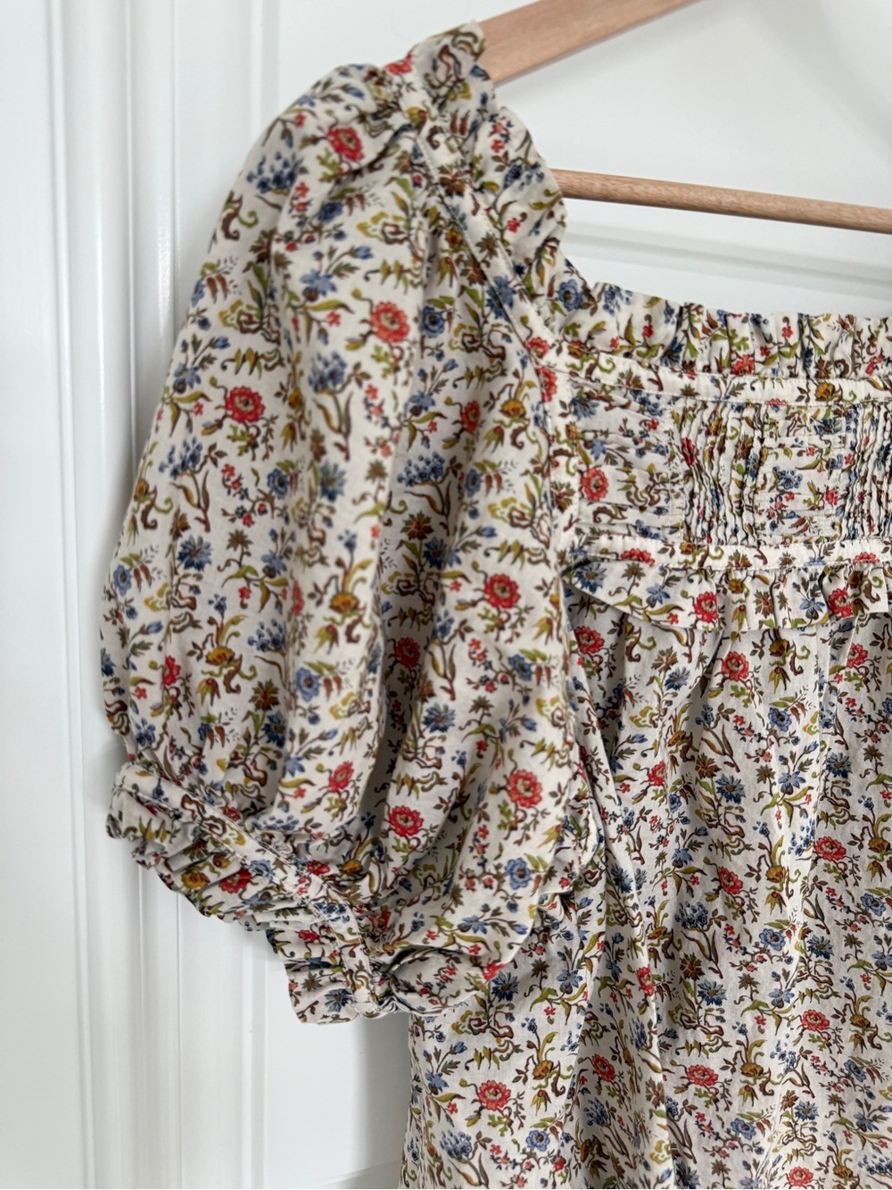 Doen Cream Multicolor Floral Puff-Sleeve Button Blouse - Picture 7 of 8